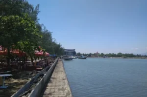 Marina Beach, Beautiful Sunset and Fun Recreational Activities in Semarang